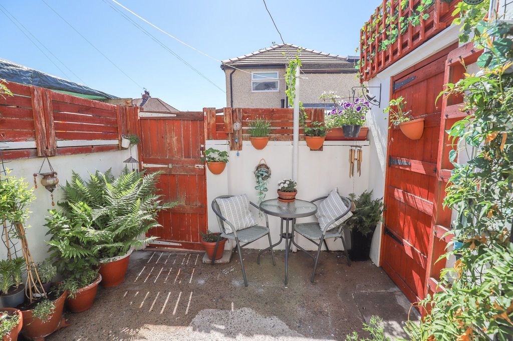 Property photo 2 of 12