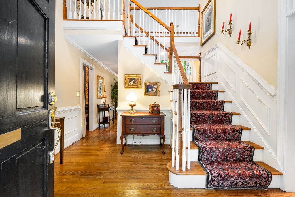 Property photo 2 of 33