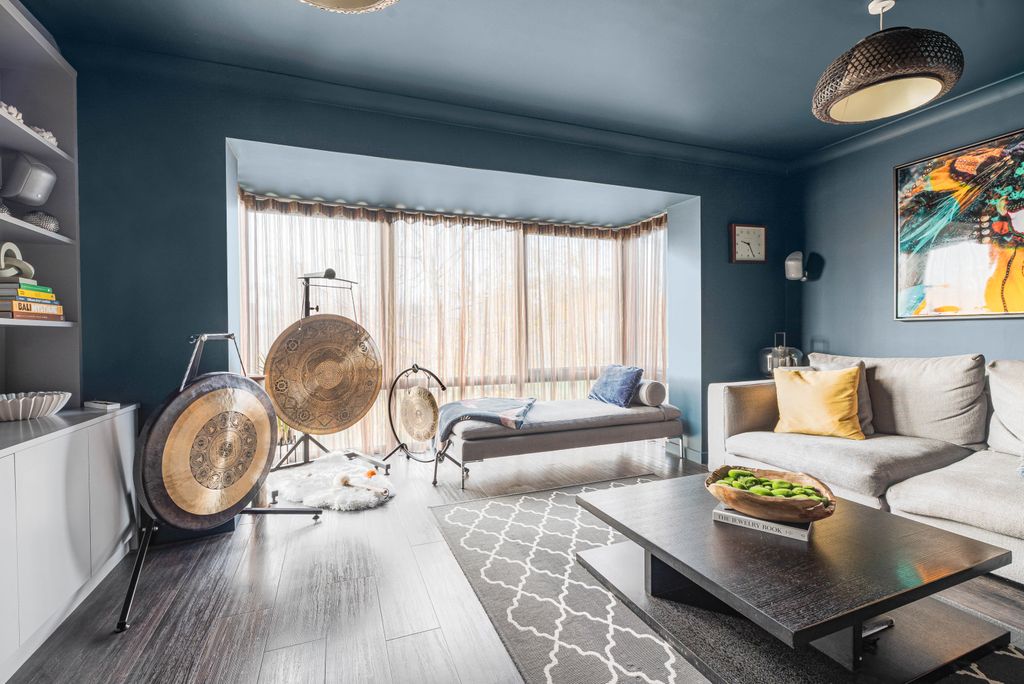 Property photo 3 of 19 Living Room