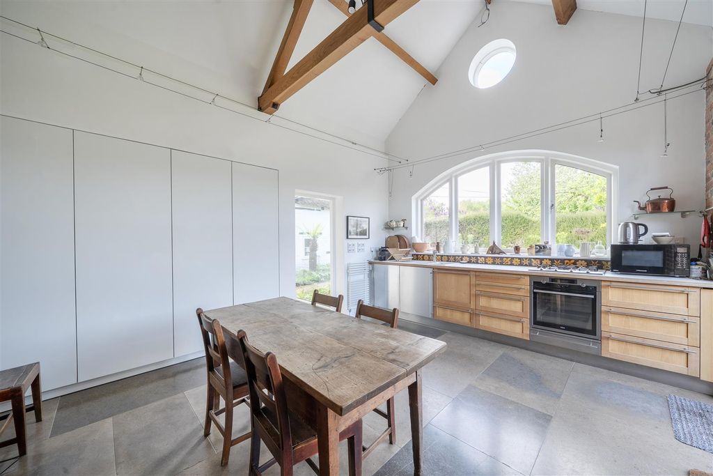 Property photo 3 of 21 Kitchen/Breakfast Room