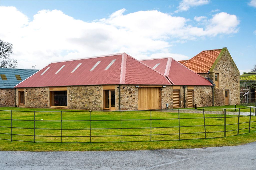 Property photo 2 of 33 Garage