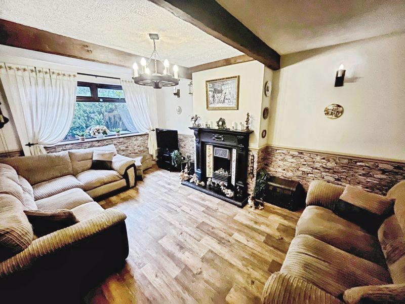 Property photo 2 of 17 Lounge