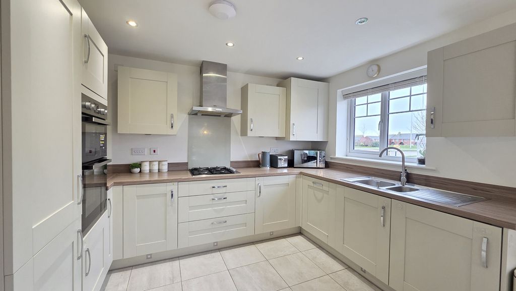 Property photo 3 of 27