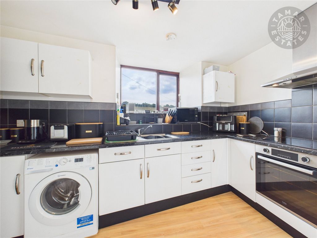 Property photo 2 of 13 Kitchen