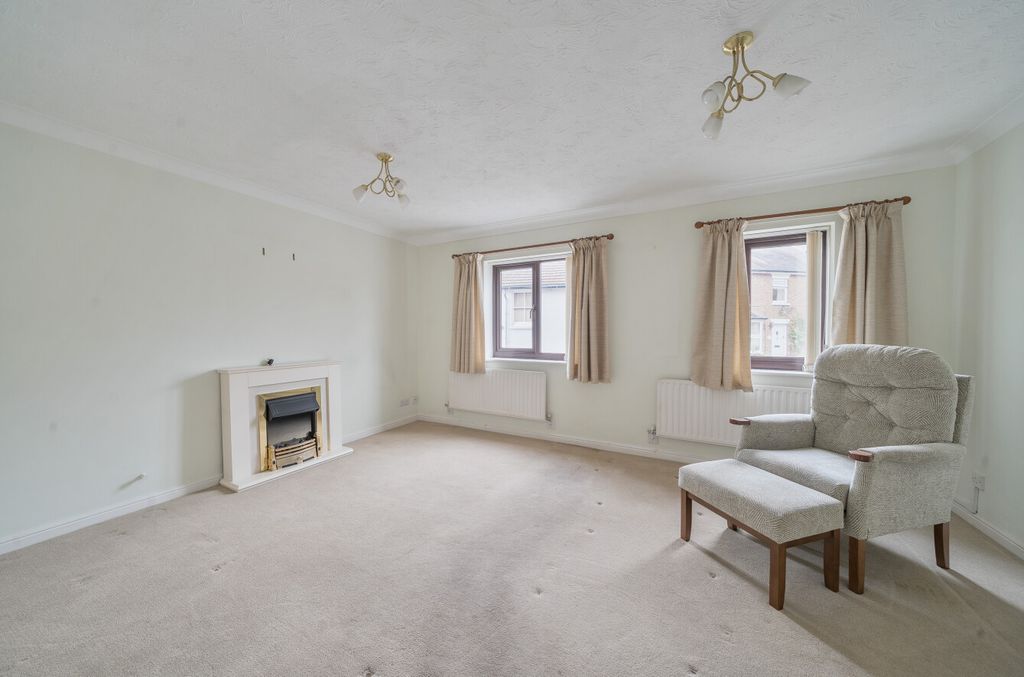 Property photo 2 of 17 1374102-18-690c74...