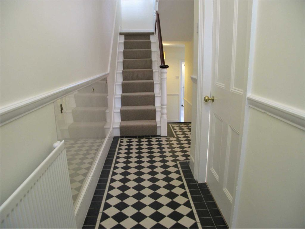 Property photo 2 of 26