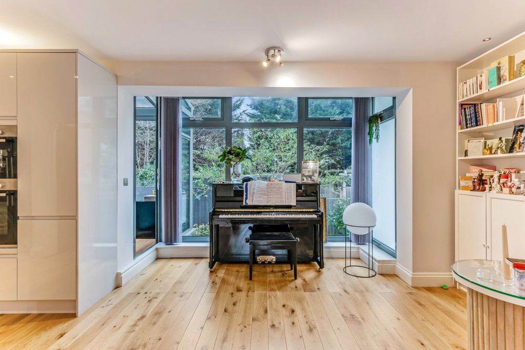 Property photo 2 of 16 Picture No. 29