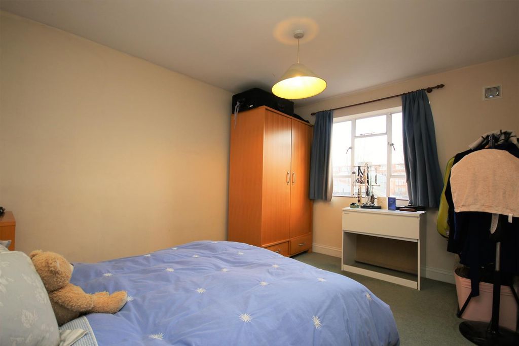 Property photo 3 of 5