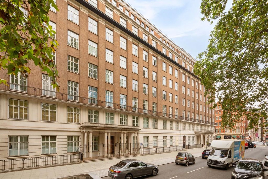 Property photo 2 of 24 Flat 21 Bloomsbury Mansions Hi-22.Jpg