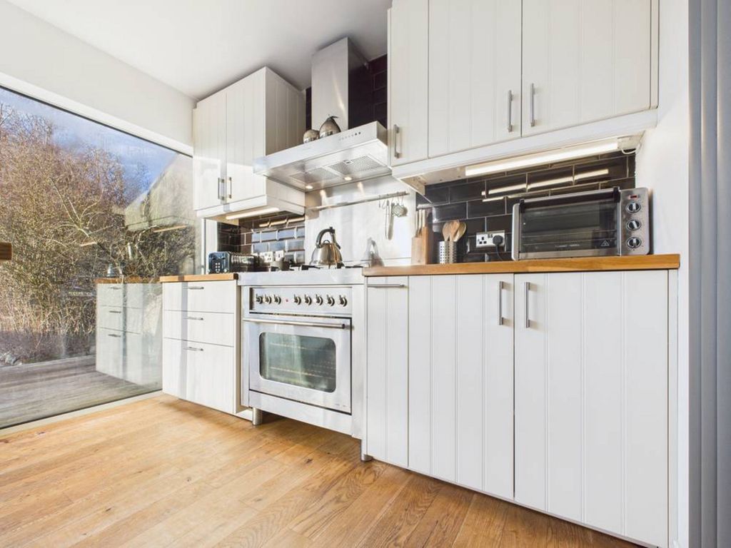 Property photo 2 of 42