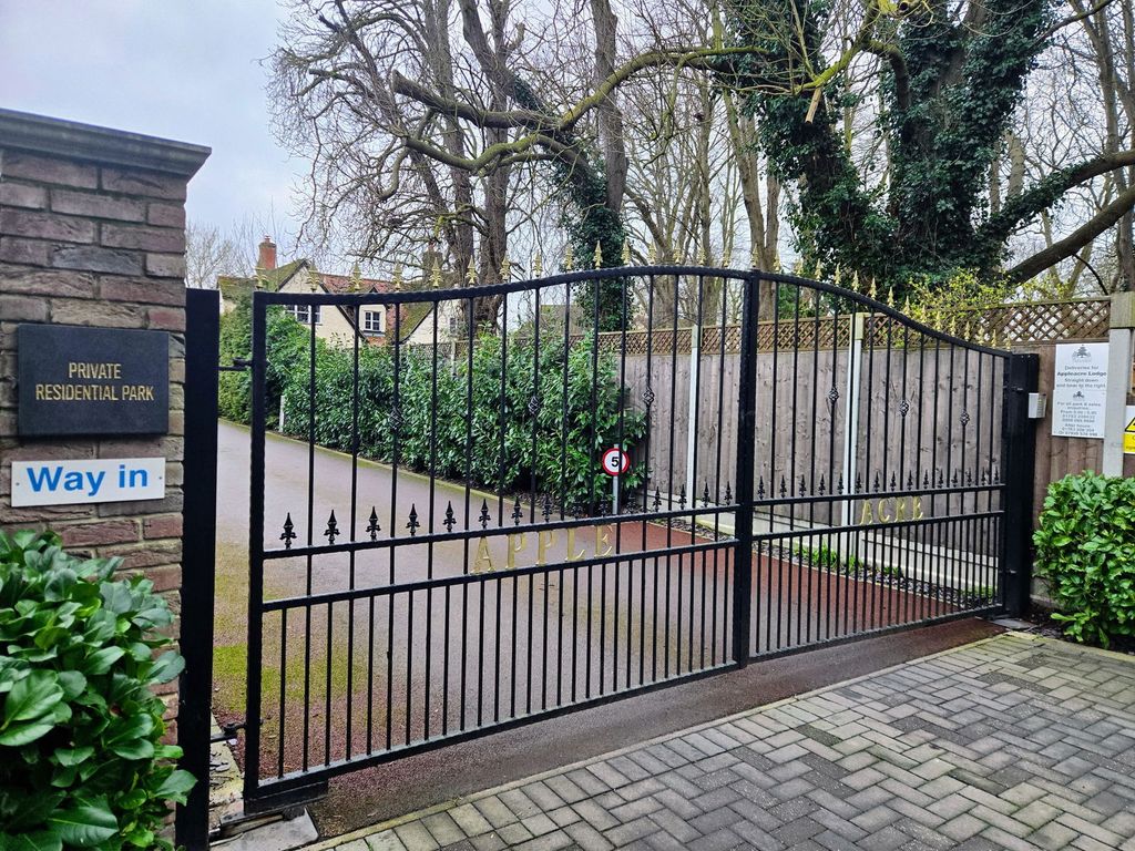 Property photo 2 of 25