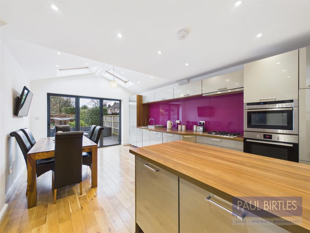 Property photo 3 of 31 Cam04378G0-Pr0300-Still012.Jpg