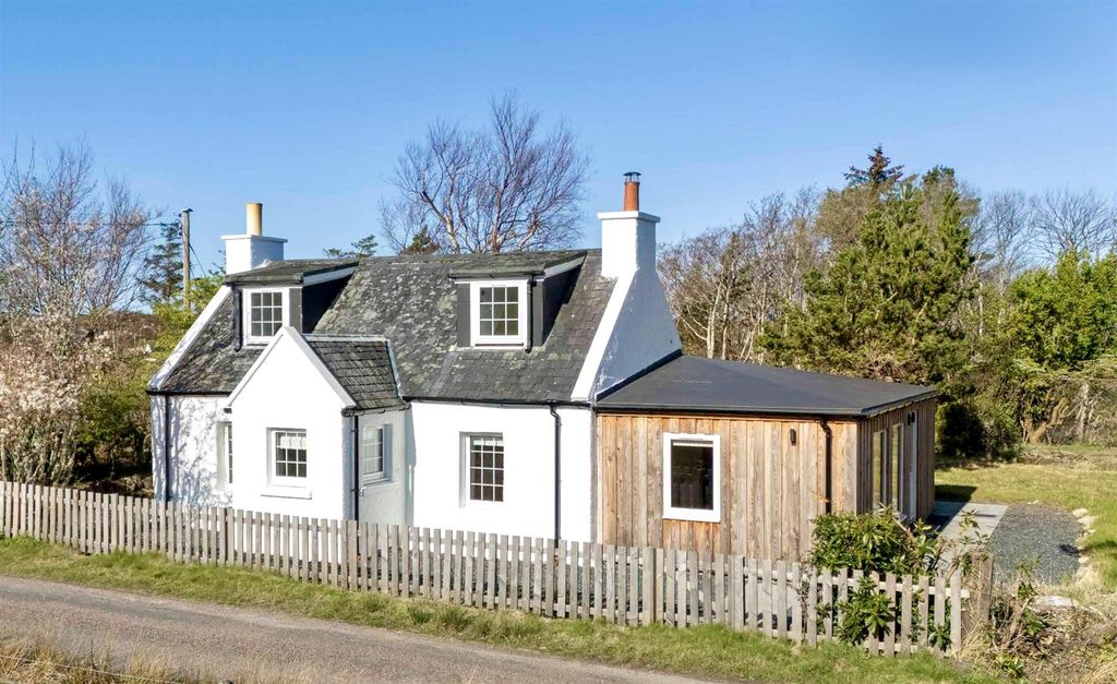 Property photo 2 of 19 4 Sand Passage, Laide, Ross-Shire
