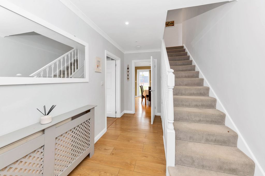 Property photo 2 of 34