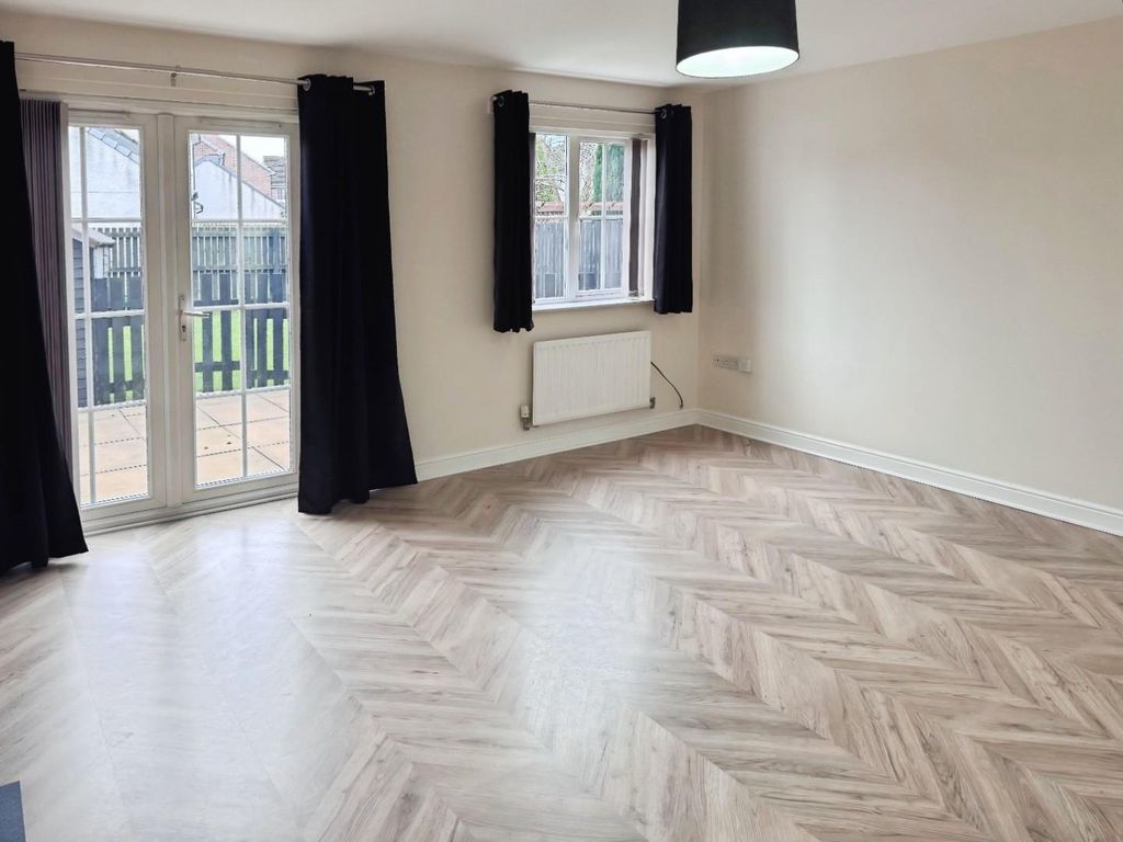 Property photo 2 of 20 Lounge