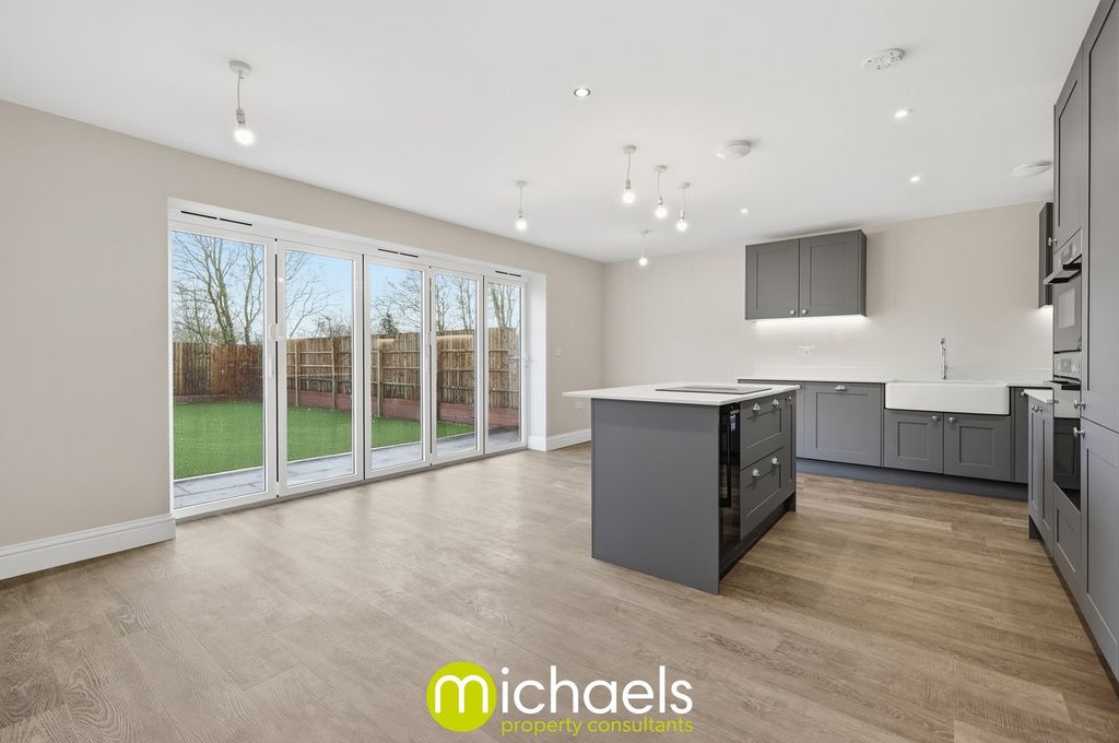 Property photo 2 of 27