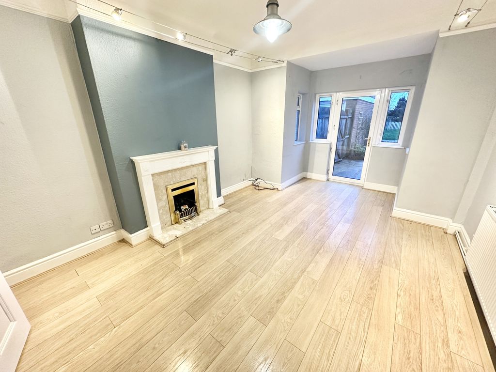 Property photo 2 of 18 d