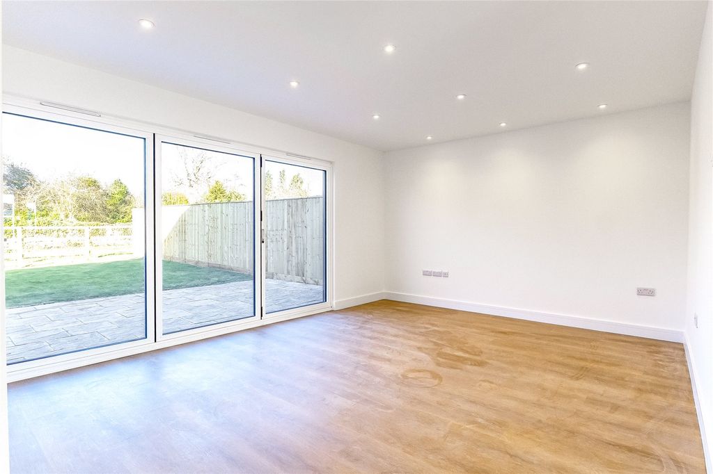 Property photo 3 of 11 Picture No. 10