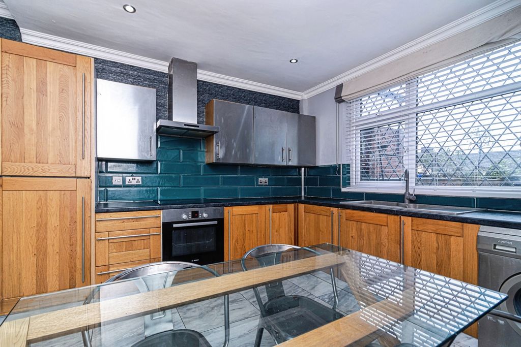 Property photo 3 of 8 Photo