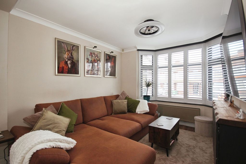 Property photo 3 of 21 Pbox-Img.Jpg