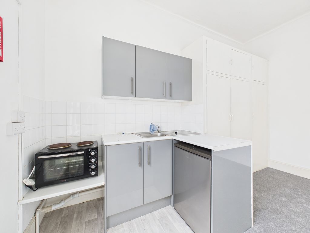 Property photo 3 of 4 Kitchenette