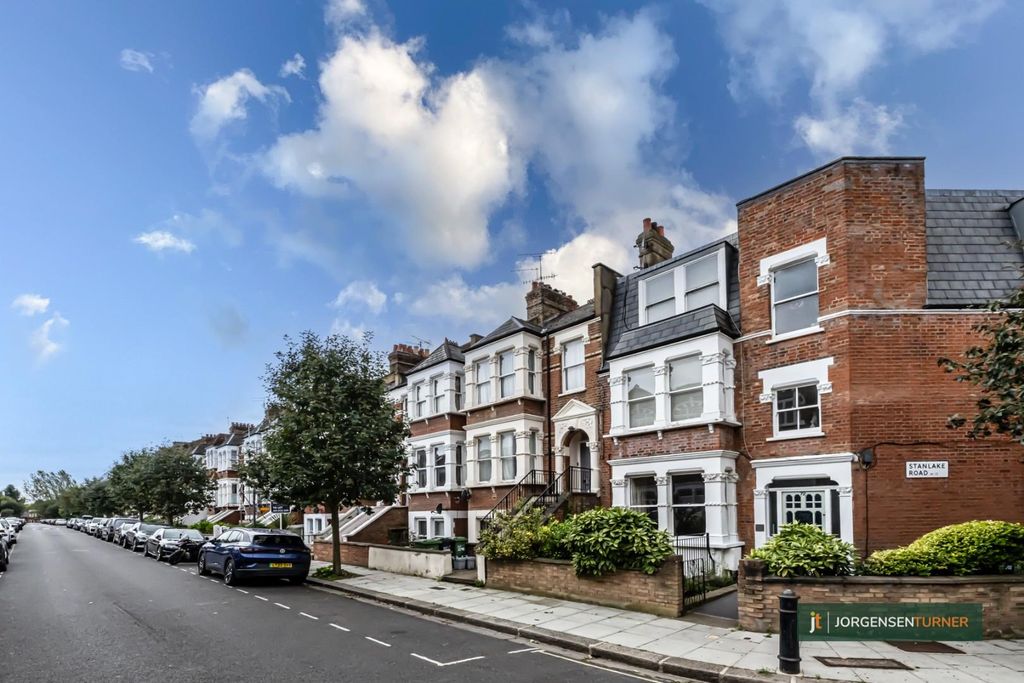 Property photo 3 of 12 Stanlake Road View .Jpg