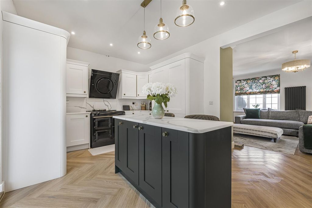 Property photo 3 of 31 11-A7404927.Jpg