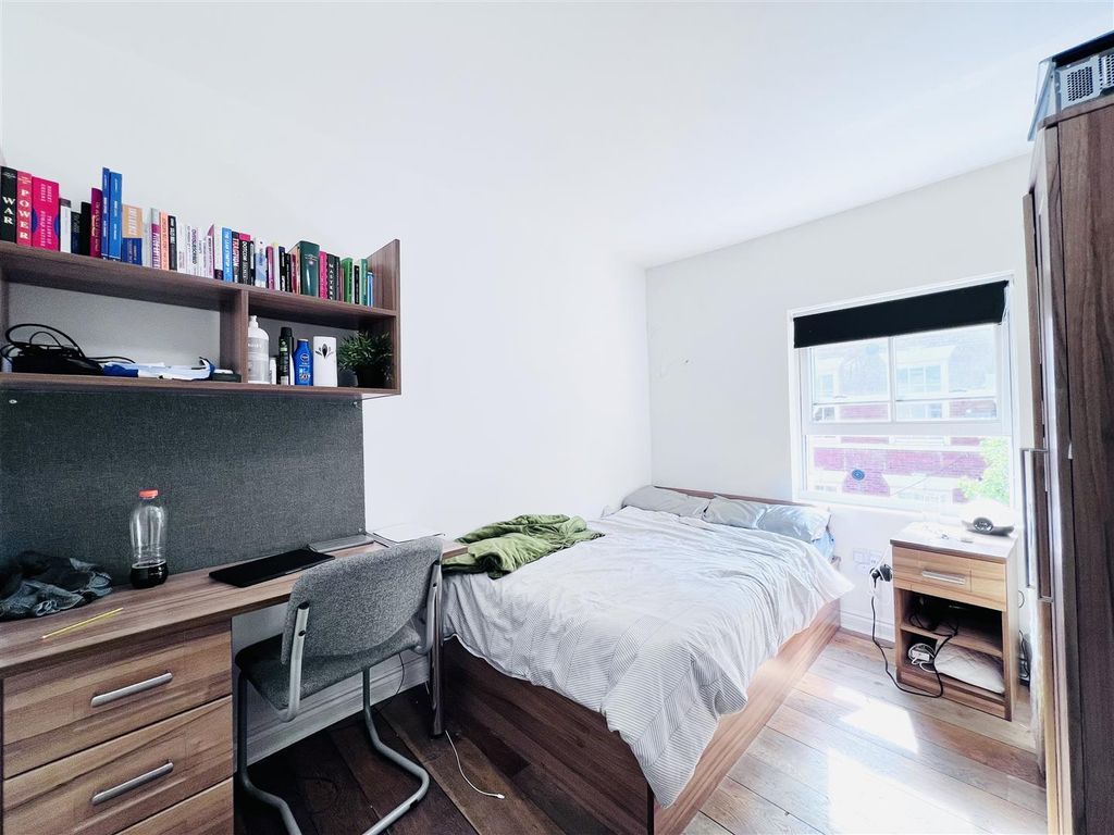 Property photo 2 of 7 Bedroom