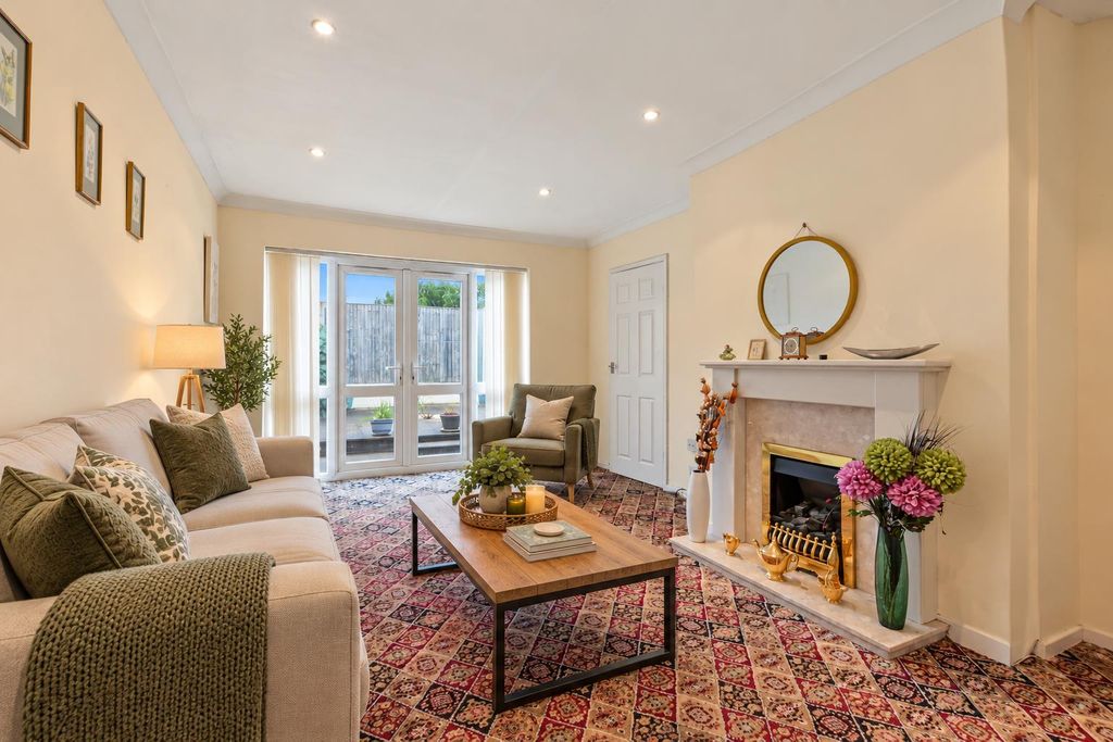 Property photo 3 of 11 Lounge Vf.Png