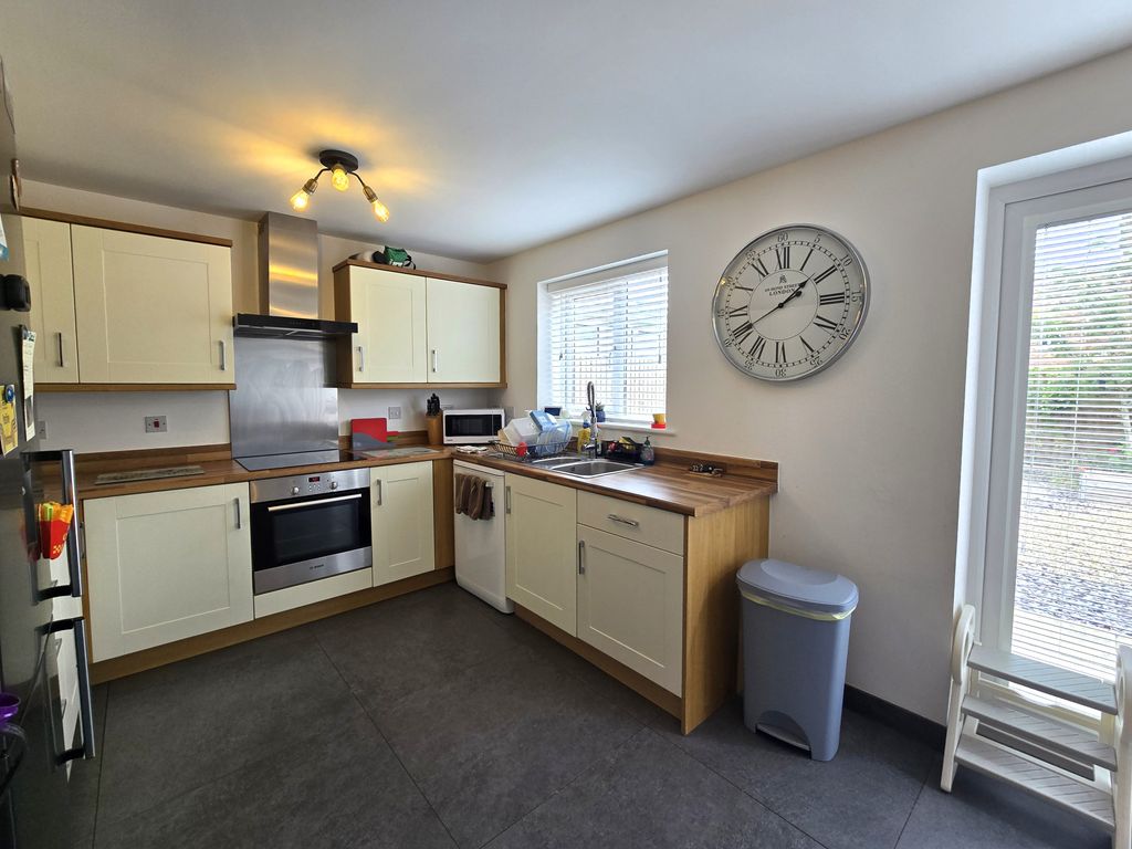Property photo 2 of 22 1000098027