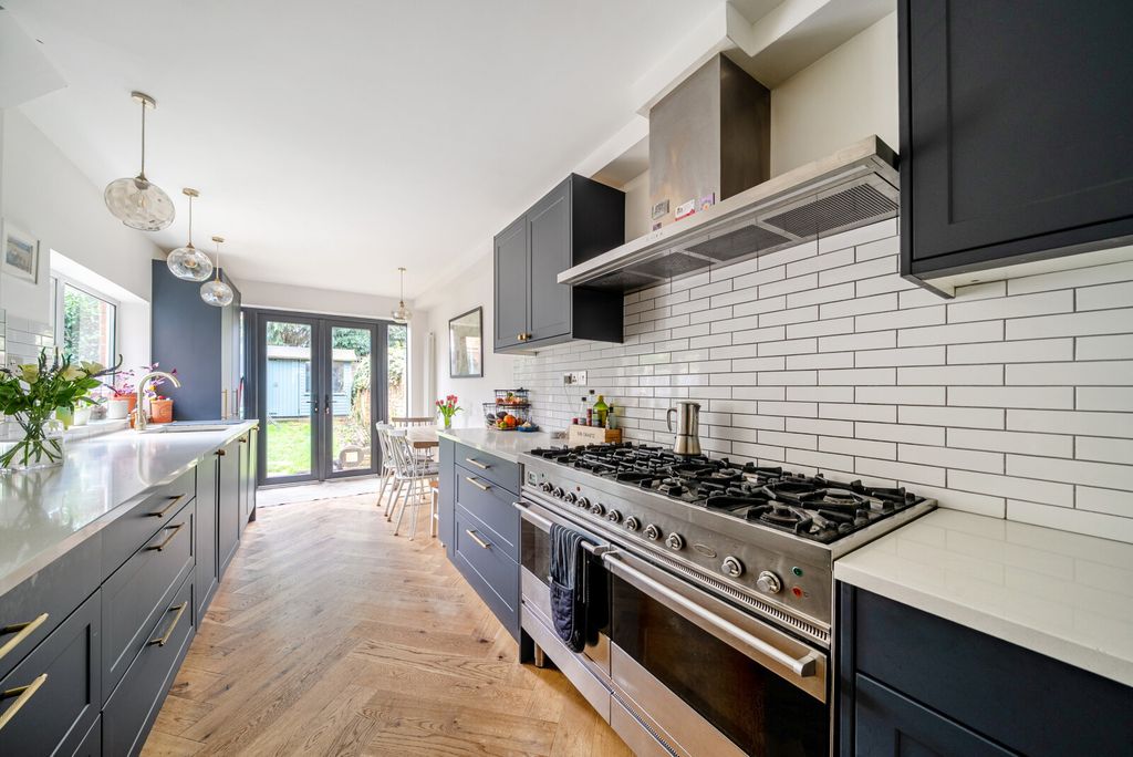 Property photo 3 of 23 1416889-10-699c47...