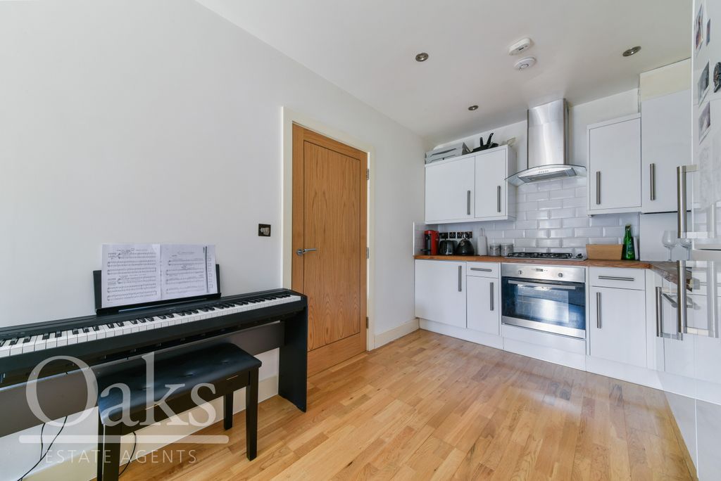 Property photo 3 of 8 Kitchen