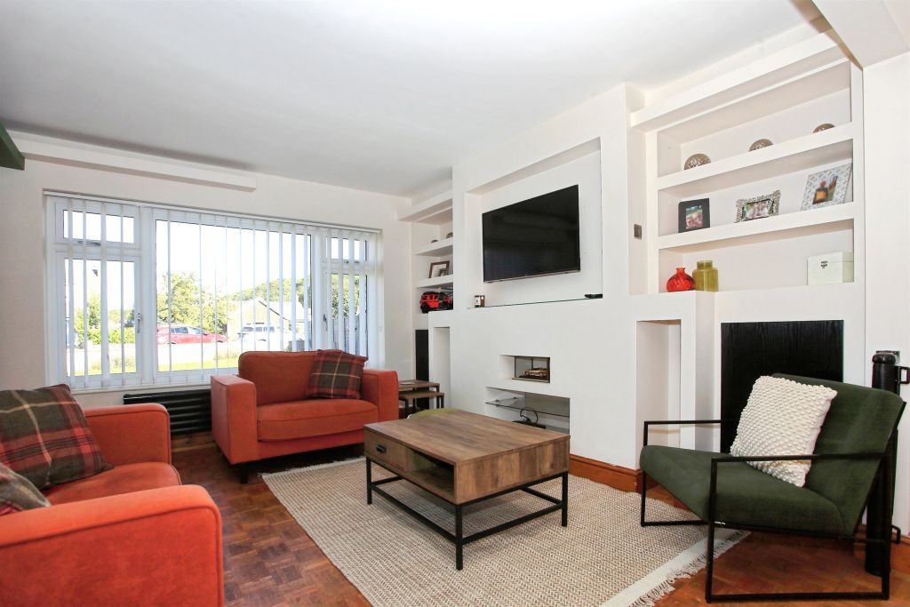Property photo 3 of 25 Lounge Area
