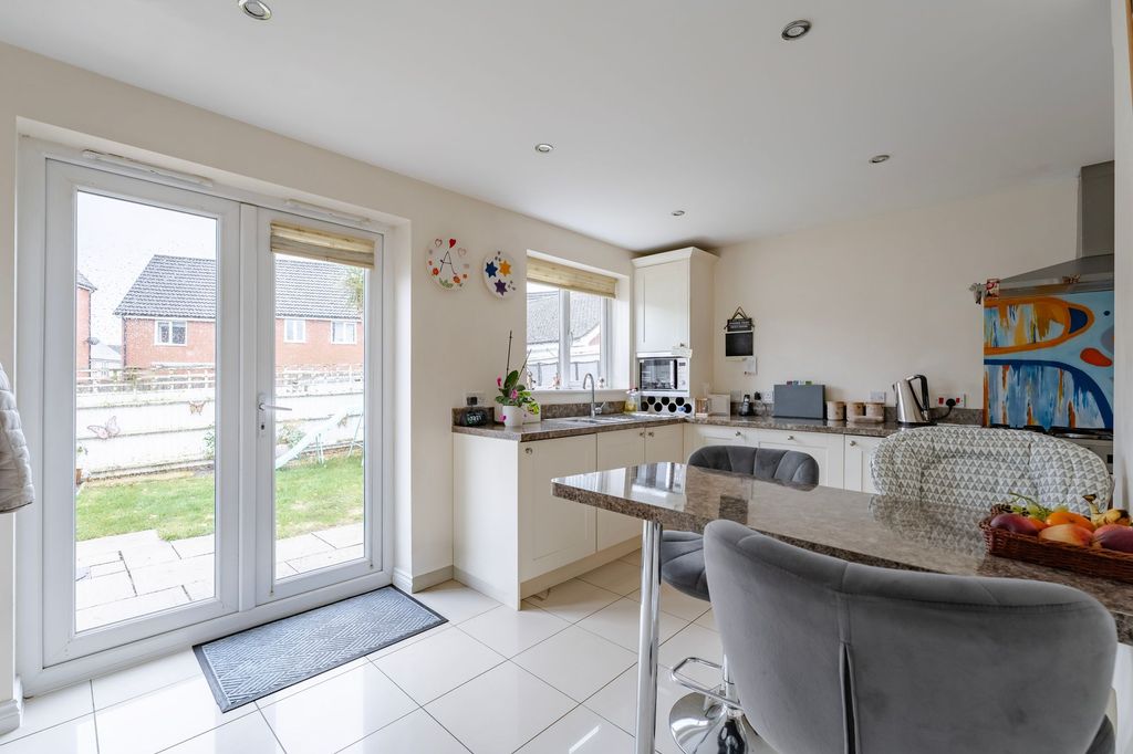 Property photo 3 of 24