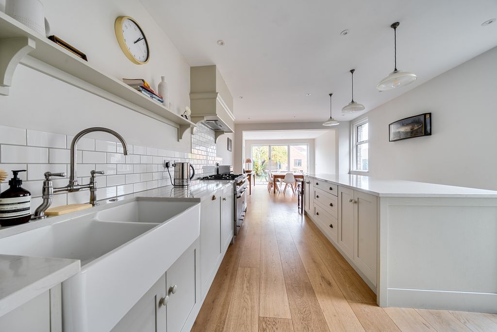 Property photo 3 of 40 Kitchen / Breakfast Room