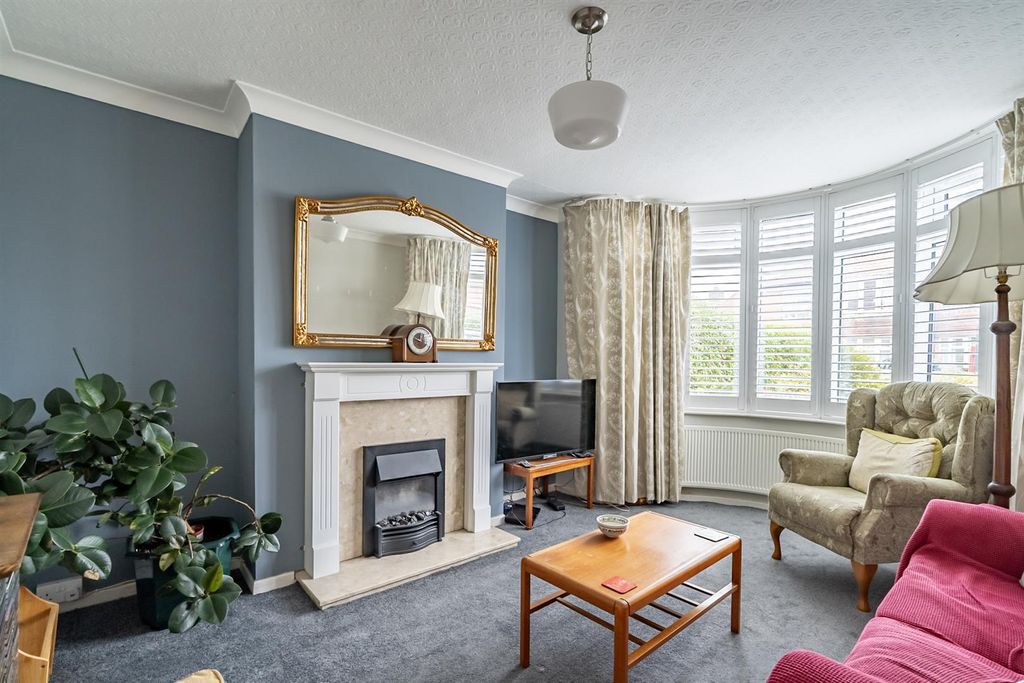 Property photo 3 of 21 Living Room