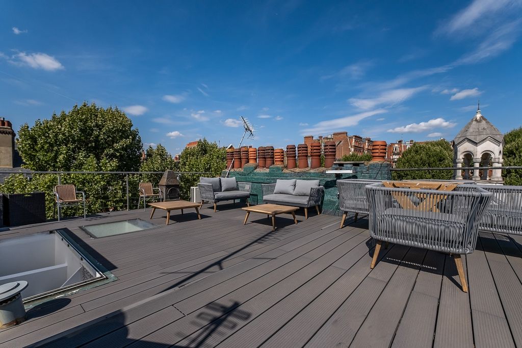 Property photo 3 of 13 Terrace