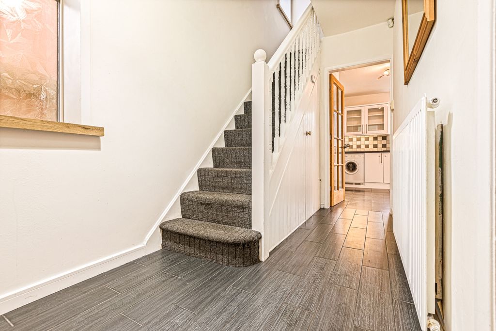 Property photo 2 of 20 Entrance Hall