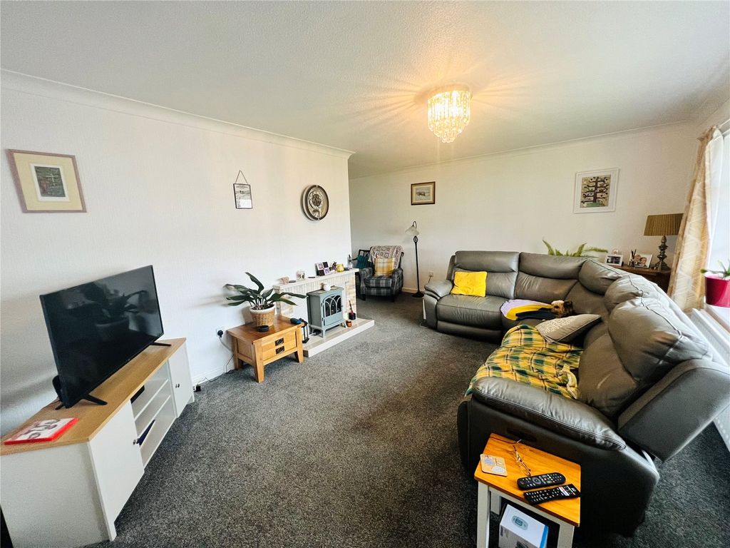 Property photo 2 of 22 Living Room