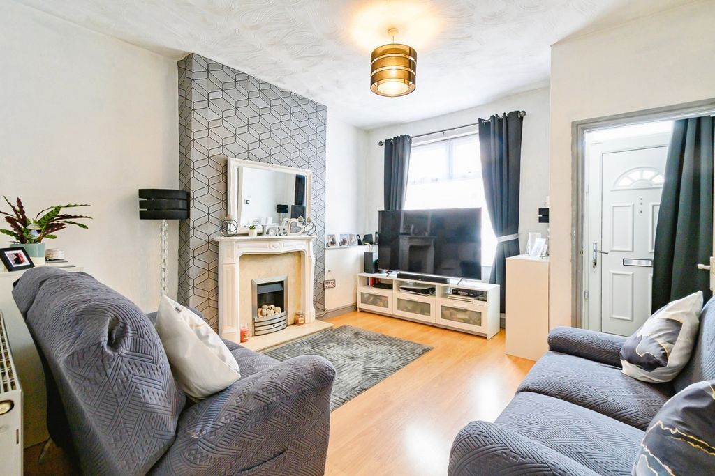 Property photo 2 of 19 Pbox-Img.Jpg