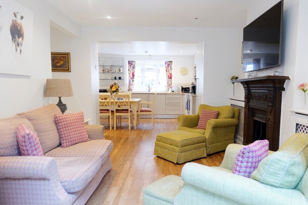 Property photo 1 of 13 Elegant Chelsea Townhouse With Private Garden | Paultons Square Sw3