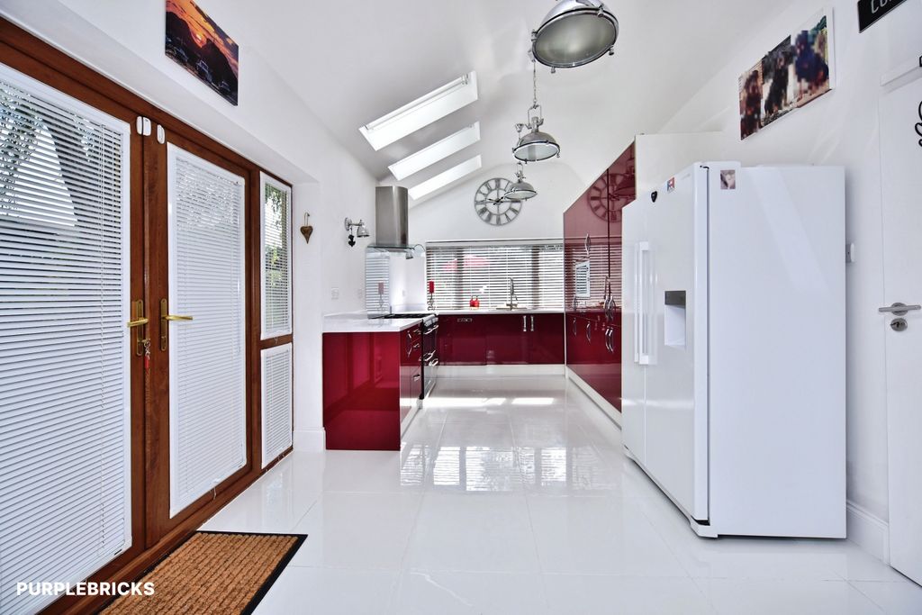 Property photo 3 of 34