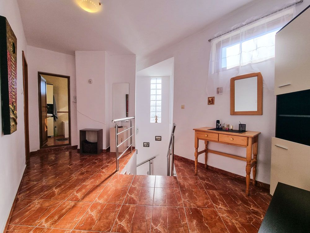 Property photo 3 of 31