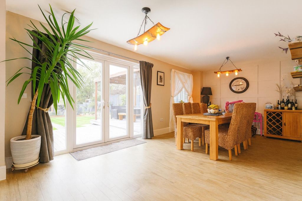 Property photo 2 of 26 Chatgpt Image Oct 19, 2025 At 09_35_16 Pm.Png