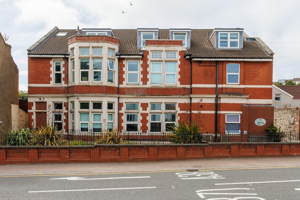 Property photo 2 of 12 Flat 5, 29 Bedminster Down Road, Bs13-13.Jpg