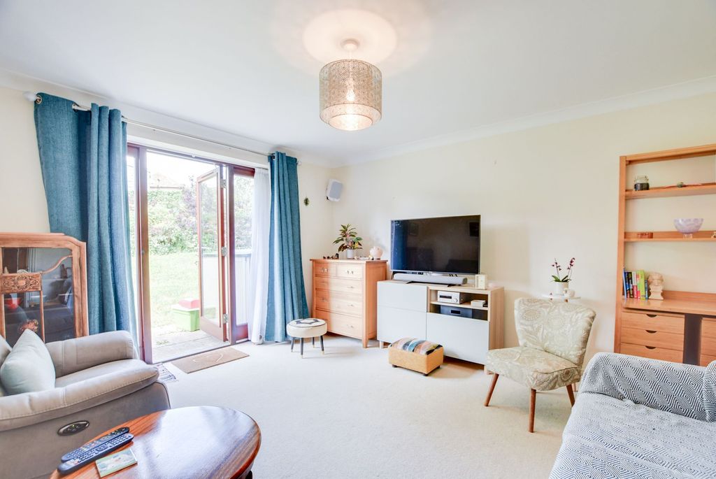 Property photo 2 of 11