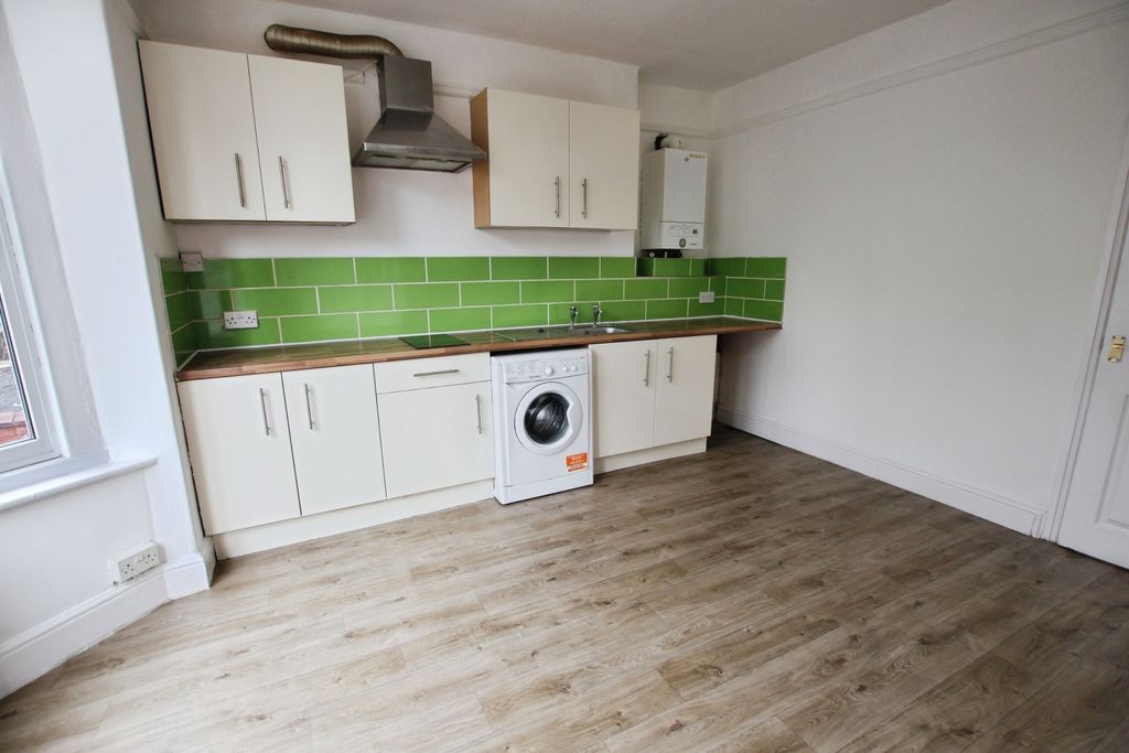 Property photo 3 of 6 5029423