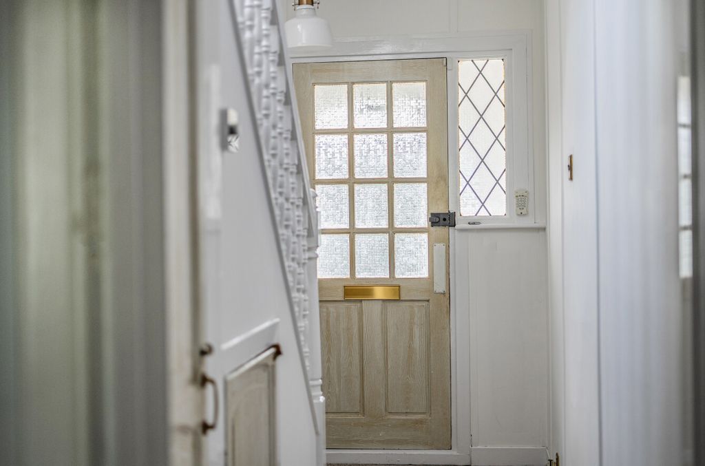 Property photo 2 of 27 Hallway