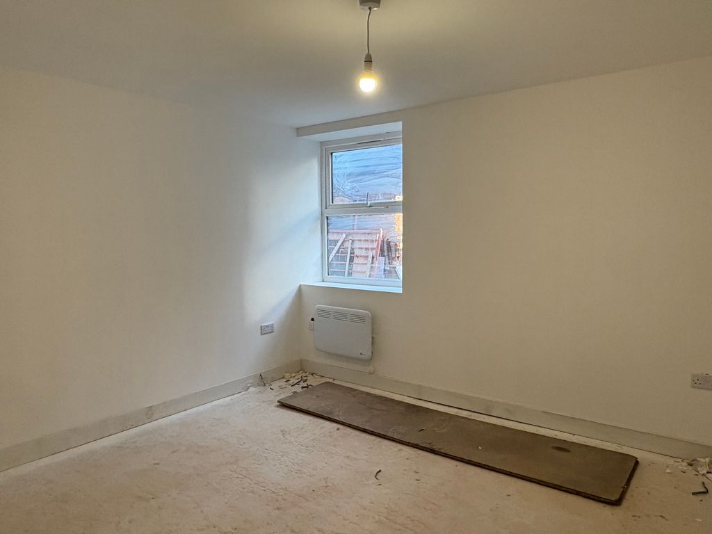 Property photo 2 of 13 Bed 1