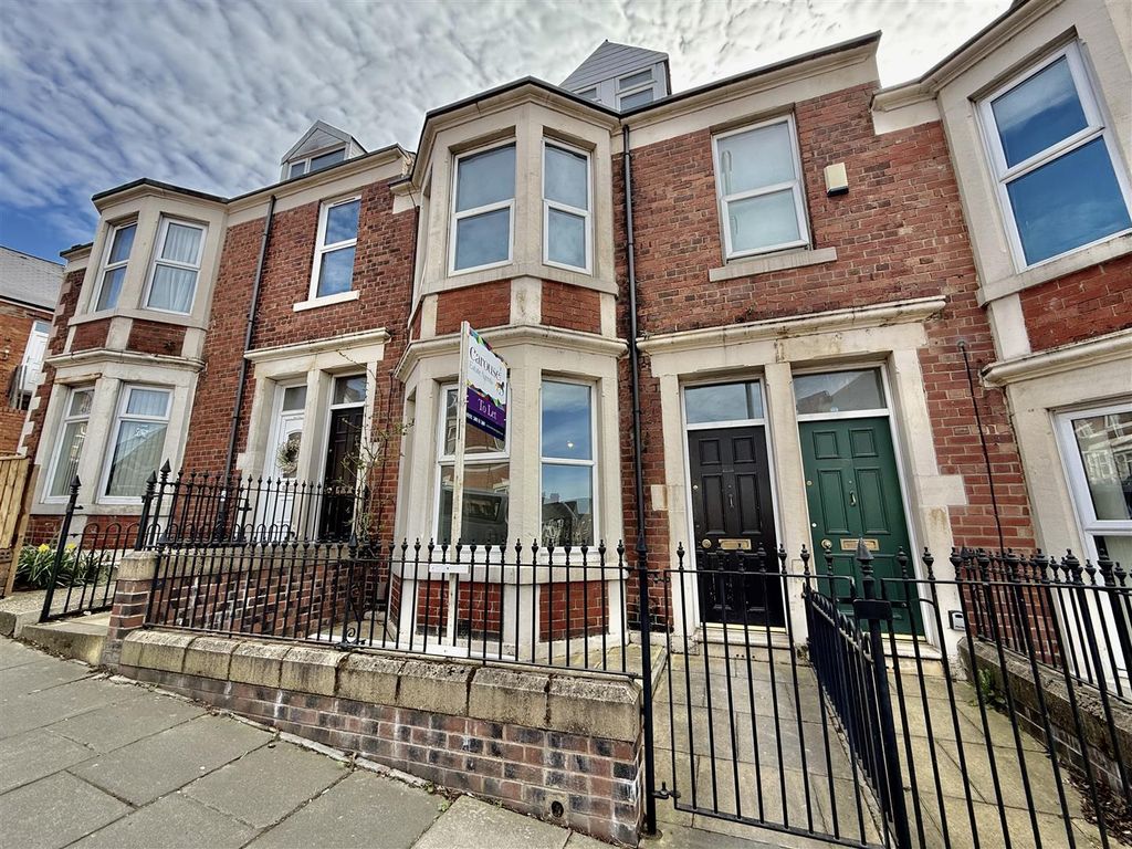 Property photo 1 of 8 External